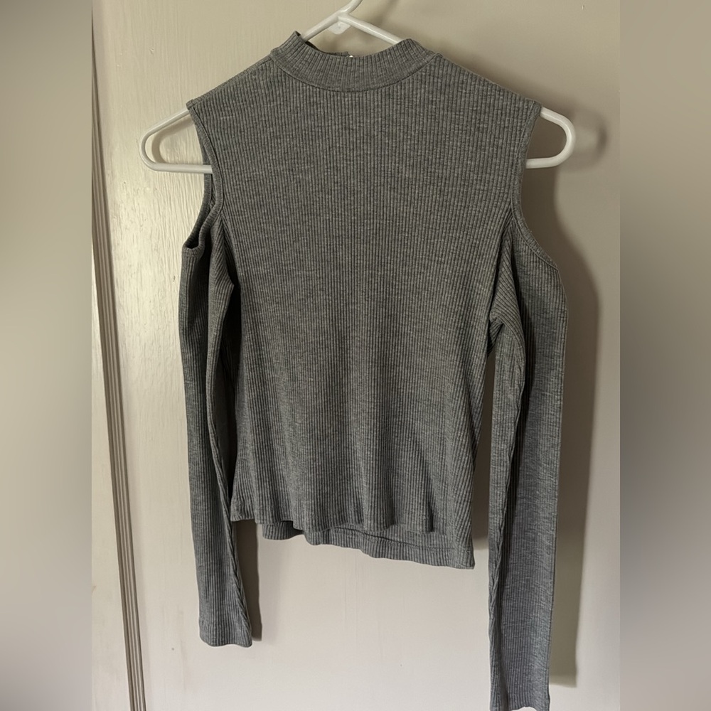 H&M grey long sleeve top